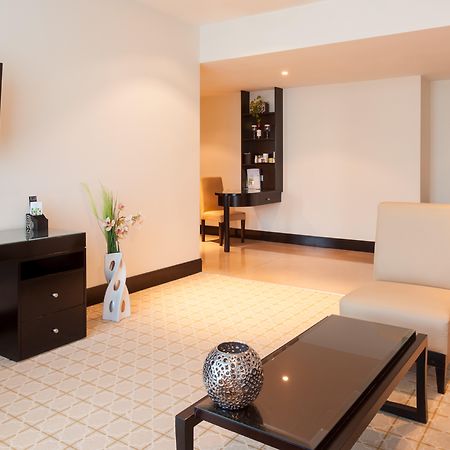 Holiday Inn Dubai Al Barsha By Ihg Exterior foto